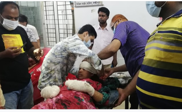 লক্ষ্মীপুরের বশিকপুর ইউনিয়নে প্রবাসীর স্ত্রী ও শিশু কন্যাকে কুপিয়ে জখম, ঢাকায় প্রেরণ