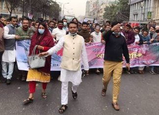শেখ হাসিনাকে ধন্যবাদ জানিয়ে দক্ষিণ স্বেচ্ছাসেবক লীগের সভাপতি কামরুল হাসান রিপন আনন্দ মিছিল করেছে
