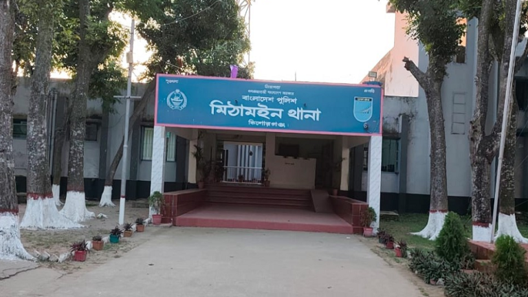 গরুর ঘাস’ নিয়ে দুই পক্ষের সংঘর্ষ, আহত ২০