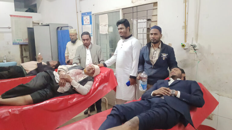 লক্ষ্মীপুরে সাংবাদিকদের ওপর হামলা ও গুলি : চার সাংবাদিক আহত