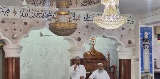 লক্ষ্মীপুর চকবাজার জামে মসজিদে সাধারণ মুসল্লীবৃন্দের সাথে শুভেচ্ছা বিনিময়