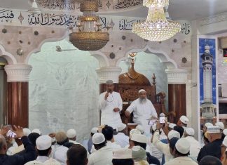 লক্ষ্মীপুর চকবাজার জামে মসজিদে সাধারণ মুসল্লীবৃন্দের সাথে শুভেচ্ছা বিনিময়