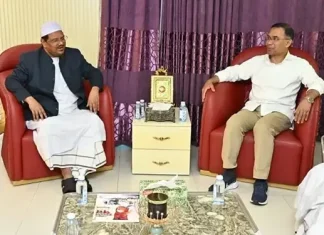 চরমোনাই পীরের বাসায় তারেক রহমান